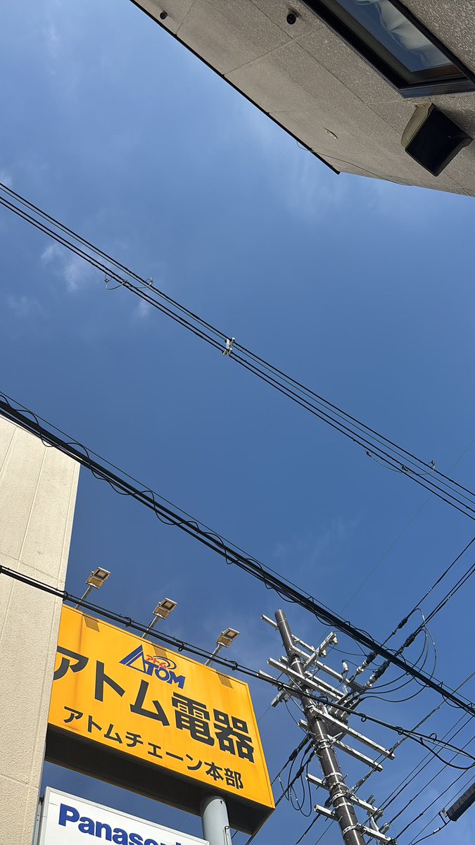 羽曳野の天気は晴れ
気温は30.4度 日中は35℃を超える予想です。本当に8月下旬ですか？
先日ドライブ中にラジオで9月も殺人的な残暑になると言ってました！殺人的ってなんやねん！と思いましたが気をつけましょう。
#企業公式が毎朝地元の天気を言い合う #イマソラ