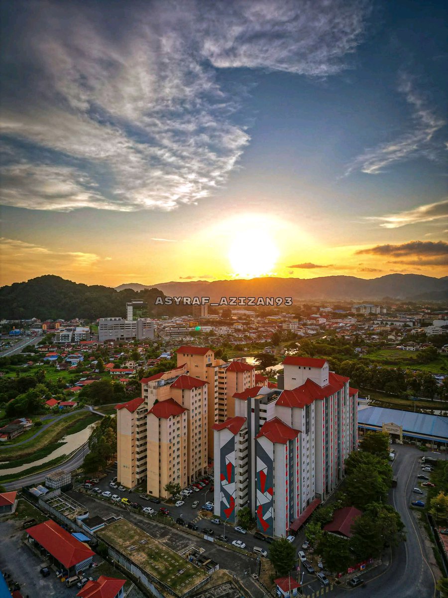 SALAM PERLIS

28 Ogos 2025 | 4 Rabiul Awal 1447H

Selamat Pagi | Flat PPR Sena, Kangar, Perlis

Kredit 📸 : Mohd Asyraf Azizan 

#PerlisPermai #SelamatPagi #SalamPerlis #VisitPerlis #TahunMelawatPerlis #TMP20242026 #Perlis💛💙 #Malaysia🇲🇾