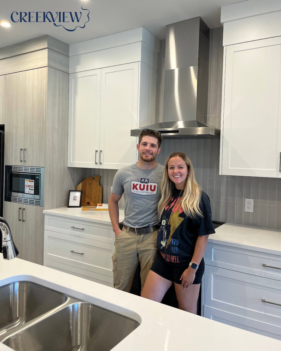 Congratulations to CreekView's newest homeowners! Thank you for choosing Cedarglen Homes to make your dreams come true✨

Searching for your forever home? Click the link to start your homebuilding journey! 
hubs.ly/Q03Fjx_G0
#YourCedarglenHome #CedarglenHomes #CreekViewYYC