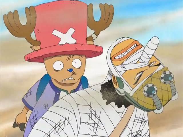 Jajaja... A ver, yo no soy Médico. Corríjanme si me equivoco.

Si te lastimaste el cuello y te ponen collarín, ¿Te van a amarrar una venda del cuello para que sostenga tu brazo? Eso se me hace bien ilógico.

Creo que el pęndęjø que ideó este montaje, ve muchas caricaturas. 😂