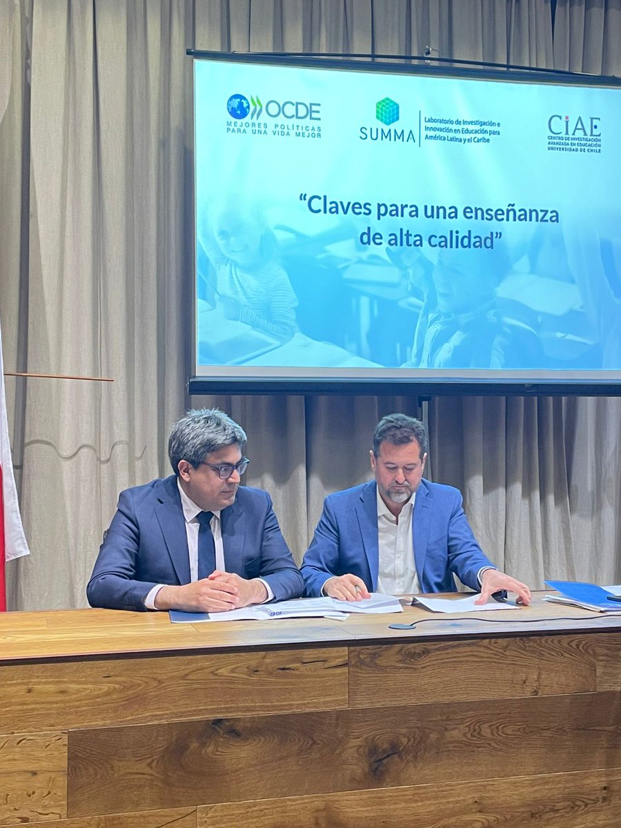 🤝🏼Hacia el final del seminario internacional "Claves para una educación de alta calidad", #SUMMA firmó alianzas estratégicas con <a href="/IIEP_UNESCO/">IIEP-UNESCO</a>, <a href="/OECD/">OECD ➡️ Better Policies for Better Lives</a> y <a href="/ciae_uchile/">CIAE - U. de Chile</a> 

#EnseñanzaDeCalidad 🧵👇🏼