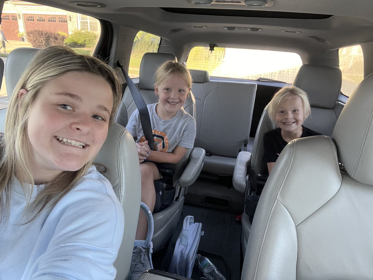 Full ⭕️ moment… Love these girls! 🫶