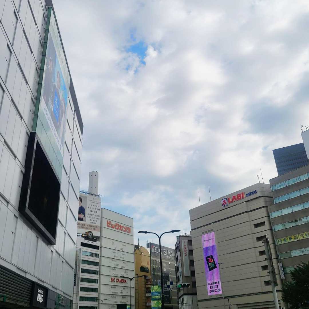 おはエーアンドデイです！
今日の池袋は、雲が多めの空⛅️
久しぶりに涼しい朝でした！

九州などでは、熱中症警戒アラートが出ている地域もあるようです⚠️
こまめな水分補給＆涼しい場所での休憩を忘れずに！

今日もよろしくお願いいたします🙇‍♀️

#エーアンドデイ #イマソラ
