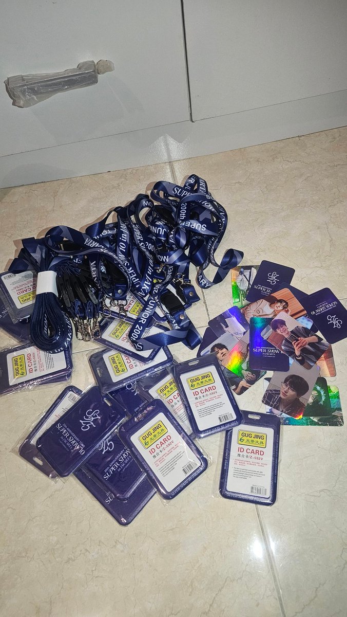 tarolattew's tweet photo. 《 FREEBIES ALERT ‼️ 》
Special for Super Show 10 in Jakarta

Hi guys! Aku ada LIMITED freebies yang sudah aku siapkan untuk E.L.F. yang besok hadir di Super Show 10 in Jakarta 🥳

Lets be moots first ya 💖
Follow me, retweet, and like✨️

You will get:
1 Lanyard + holder set special SS10JKT
1 Random Kyuhyun photocard

See youuu E.L.F. 💙

Credit: all photocard picture belong to the owner🙏