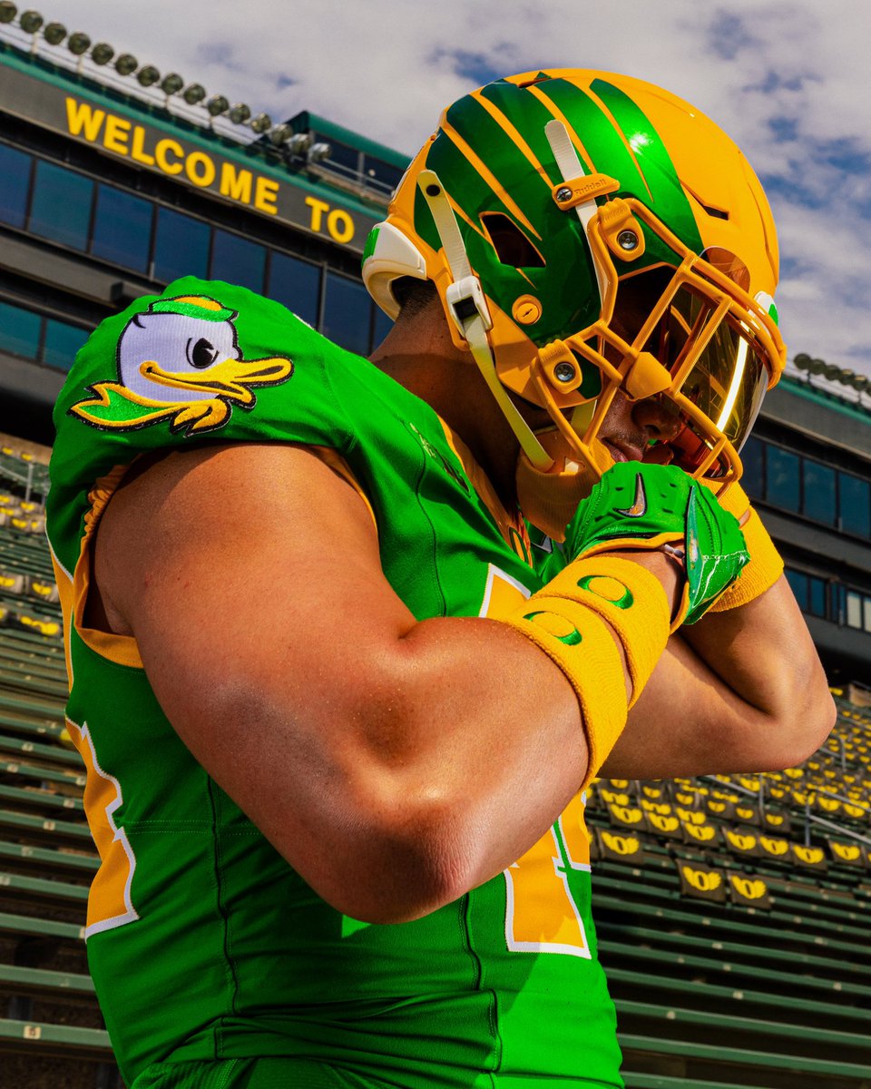 BussinWTB's tweet image. Oregon just dropped their Week 1 uniform combo 

Beautiful.
