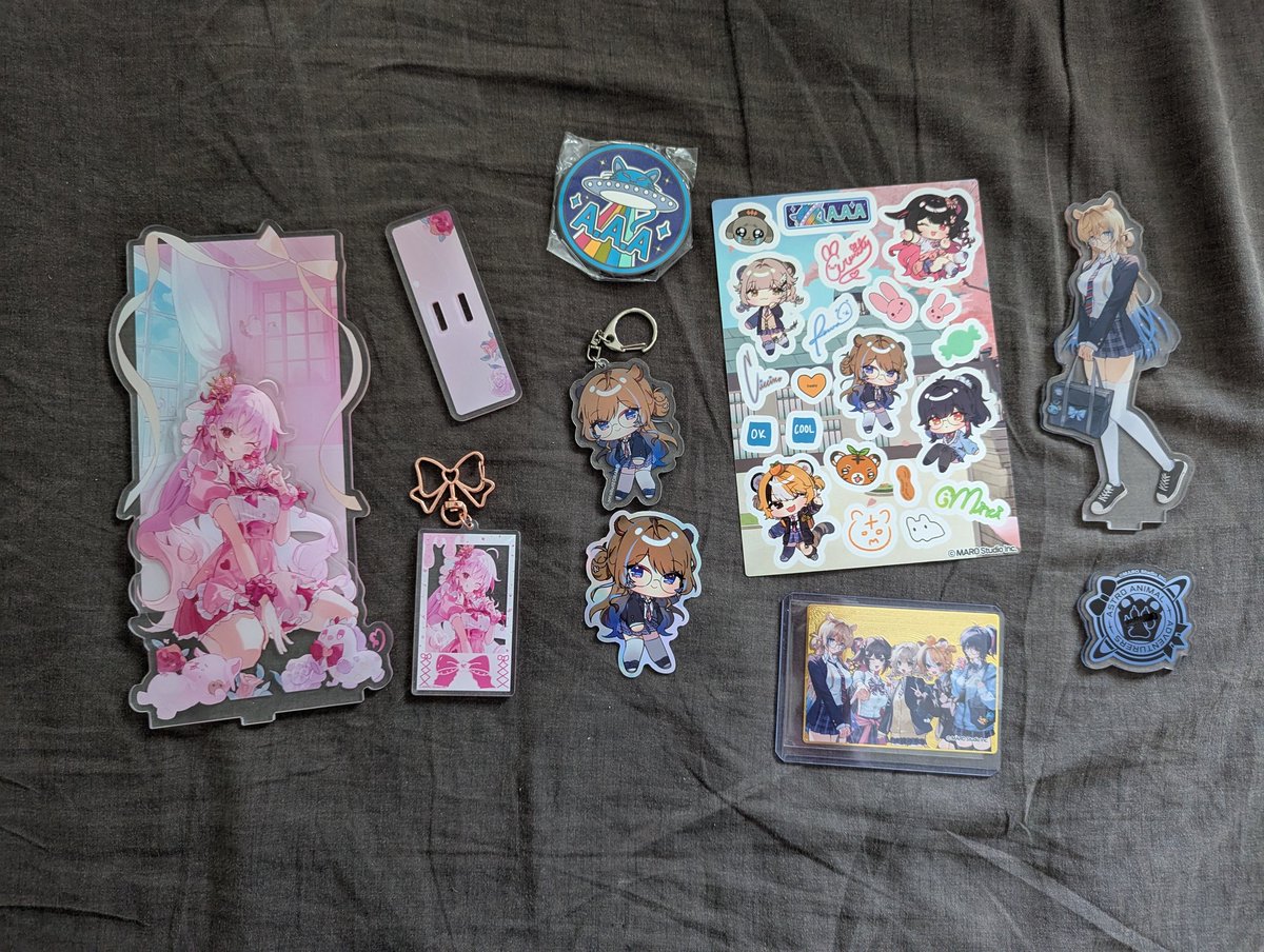 Mimi__573's tweet photo. Got my Amoria and Rowa merch from Kawa!
#RowaArctos
#Amoria https://t.co/F6nuKlIXrQ