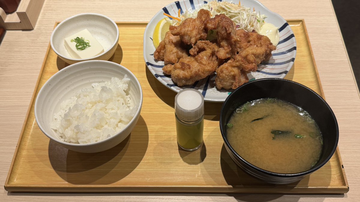 オハヨウセカイ

本日通常営業
11:00〜15:00
17:00〜21:00

もっと美味しいラーメンを作りたいと改めて思いました
勉強します！

唐揚げ美味しい