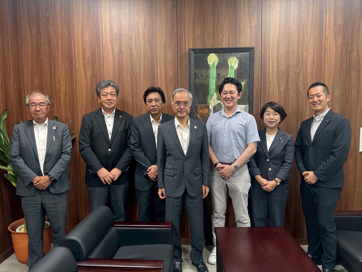 先週は川崎ひでと代議士、市川岳人さんと伊賀市の集落営農、若手農家、猟友会の皆さんと意見交換。就農したばかりの方や女性農家も。これから日本の農業を担う皆さんが将来への不安がないようにぶれない農政の必要性を実感。