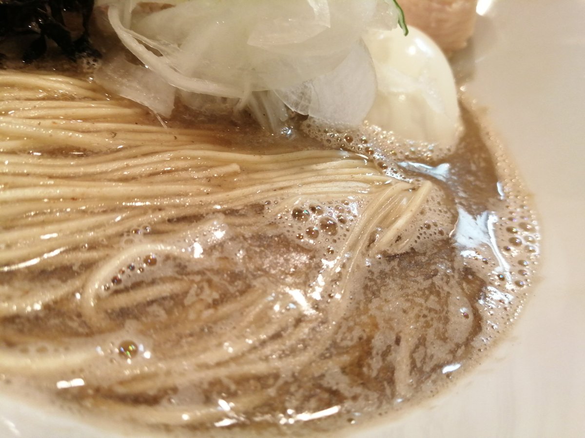 『濃ゆい平子そば~温~』

はあぁぁん。
美味しかった、旨いってコレ。
食べれてよかった。

朝ラーメンに一片の悔い無し!!
 #喜楽明人 #おでぶだぁ
 #平子  #煮干しラーメン