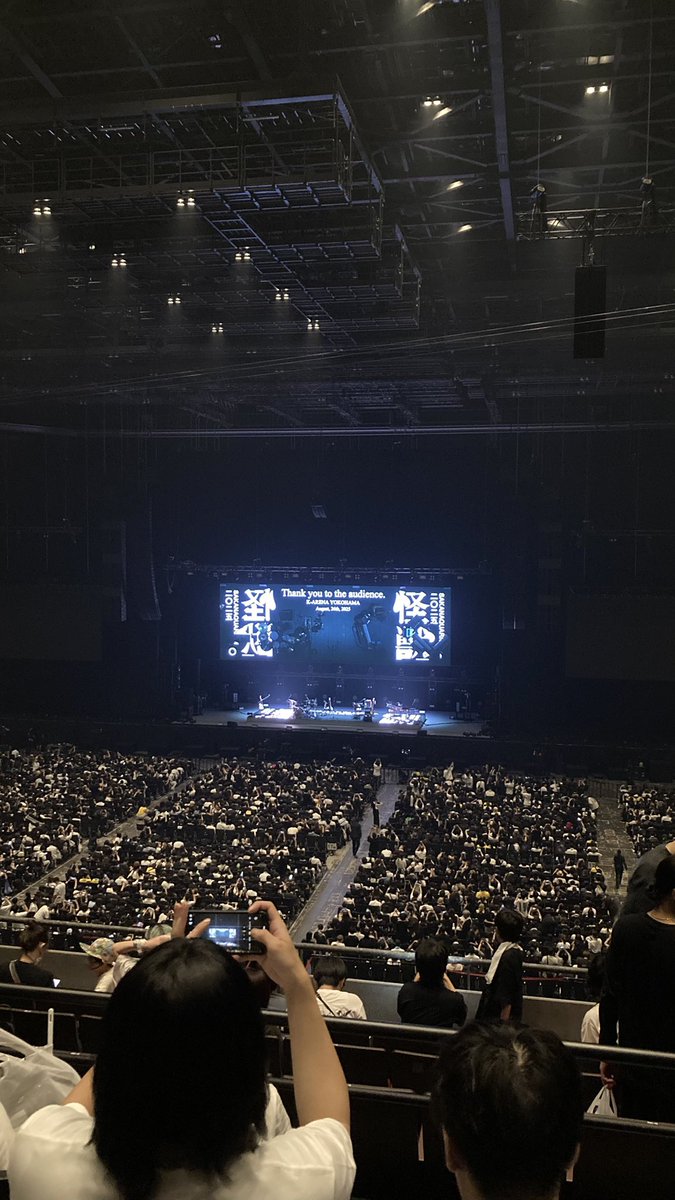 8/26ライブ初参戦〜！！
一郎さんが「同じ時代に生まれたんだし」って🌎。の名言をおっしゃってて感動。
怪獣の生歌目当てで来たけど、前から好きだったからやっぱり神曲だらけ過ぎて次も絶対行くって決めた
特にライトダンス良かったな。もうあれからずっとサビ部分脳内で流れてる