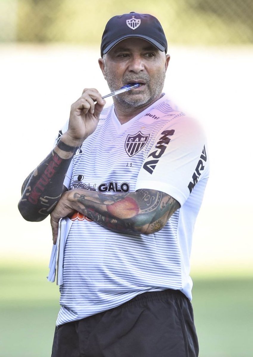 ttdaloira13's tweet photo. a solução está nas mãos desse careca https://t.co/E0CAipMzNP