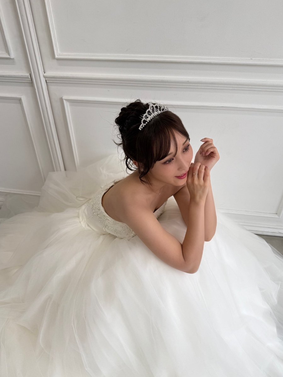 おはようございます！
先日、（<a href="/WATABEWEDDINGpr/">ワタベウェディング【公式】</a>）様のドレスを着させていただきました👗
ふんわりするドレスの形と、キラキラした刺繍がお気に入り✨
#ミス青山