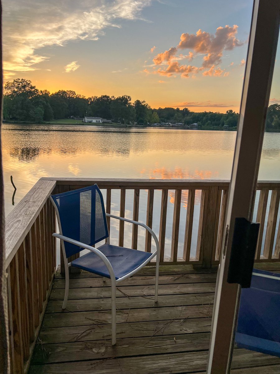 Looking for an unforgettable camping experience? Look no further than Jellystone Park Pelahatchie - Yogi On The Lake! Located in the heart of central Mississippi, this fantastic Great Escapes RV Resorts offers non-stop entertainment for the whole family.