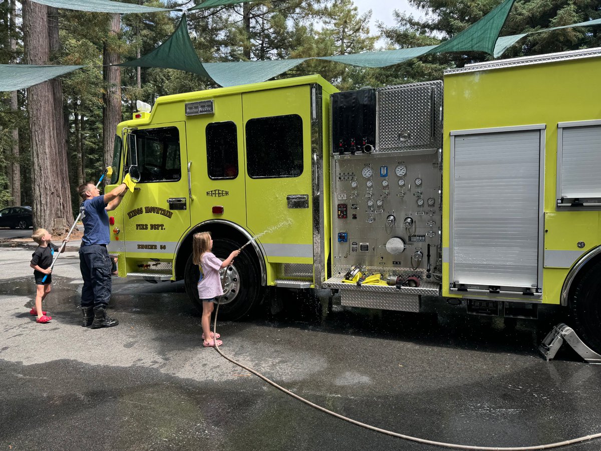 KingsMtnFire's tweet image. The Kings Mtn Art Fair (Aug30-Sep1, 10AM-5PM) is the primary means of financial support for the all-volunteer KMFD. Our FFs train &amp;gt;200 hours &amp;amp; respond to &amp;gt;400 incidents/year. Join us: 13889 Skyline,Woodside CA. Admission is free. kingsmountainartfair.org