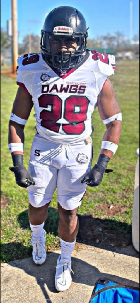 Game this Saturday, looking forward to make dreams into reality. I still have four years of college eligibility if any school wants a workout, nobody want to meet me in that A gap #37U #D1bound #GED