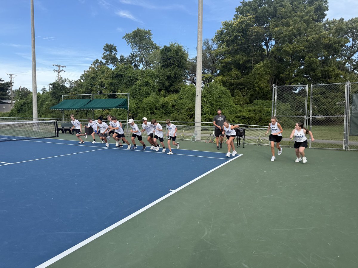 swhstennis's tweet image. Middle School on the road tonight traveling to Hendersonville, TN to take on Merrol Hyde. Go South!