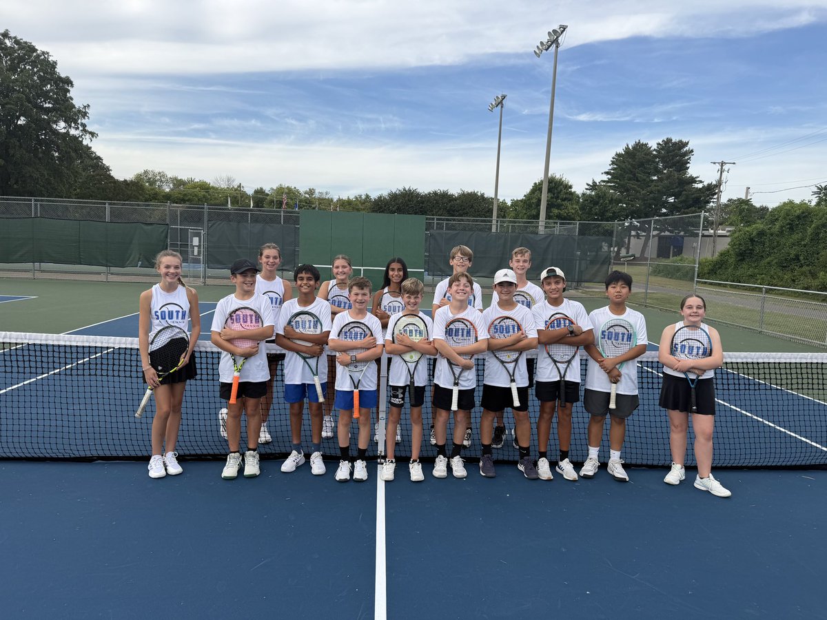 swhstennis's tweet image. Middle School on the road tonight traveling to Hendersonville, TN to take on Merrol Hyde. Go South!