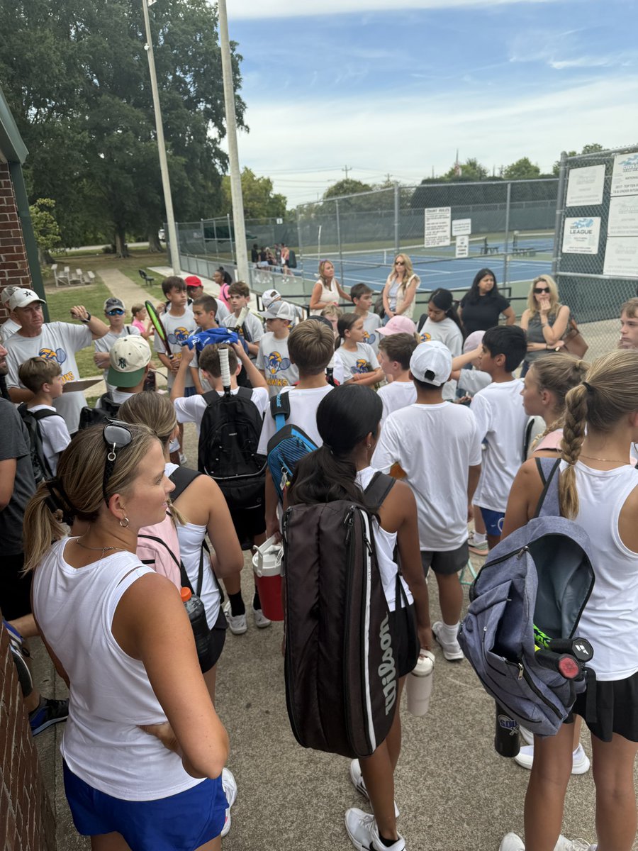 swhstennis's tweet image. Middle School on the road tonight traveling to Hendersonville, TN to take on Merrol Hyde. Go South!