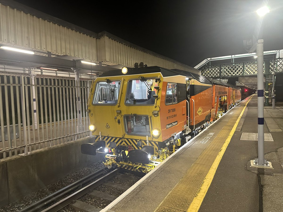 The first of two nights working at Grove Park. I used to be based as a passenger driver here, so it’s a bit home from home

Tomorrow night will be nearer the carriage shed