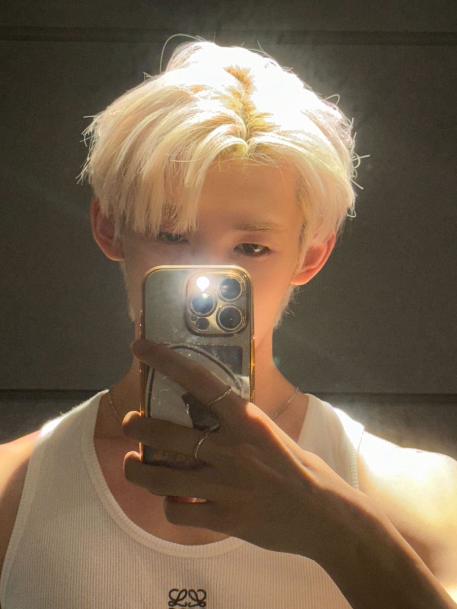 cakep bgt dah yang baru dateng ke mimpi aku tadi malem 😞