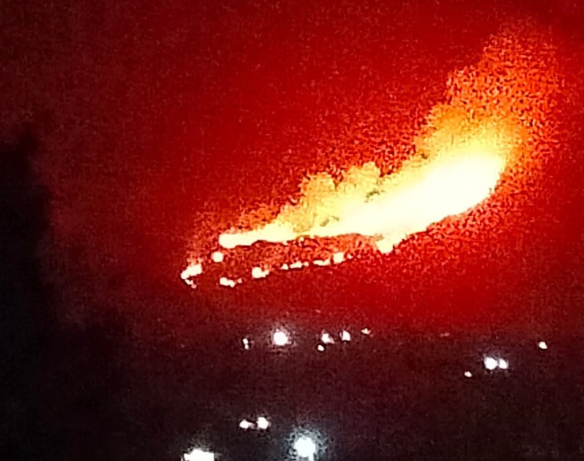 🔴 عـاجـل
 نشوب حريـ.ق مهول بأعالي قرية آييس ببلدية سيدي معروف ولاية جيجل وسماع أصوات انفجـ.ارات ناجمة عن احتـ.راق الأسلاك الكهربائية  حسب سكان المنطقة