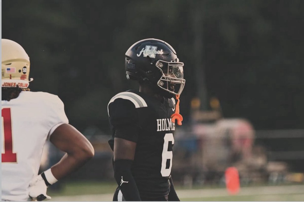 #AGTG BLESSED to receive my (10th) offer from <a href="/HolmesccFB/">Holmes Football</a> after an amazing conversation w/ <a href="/CoachCJ_Johnson/">Coach CJ Johnson</a> <a href="/Gulfport_FB/">Gulfport Football</a> <a href="/coach_pennock/">Blake Pennock</a> <a href="/CoachCooley9/">Coach Cooley</a> <a href="/Smacm228/">Shabazz McClellan</a>