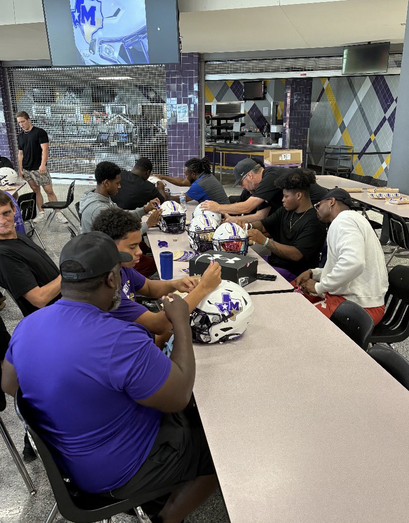 MHSBearFB's tweet photo. One of our favorite nights of the year!
#decalswithdads https://t.co/y2aAS6AfL9