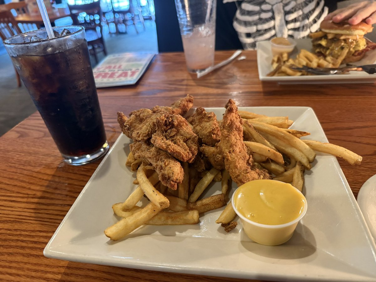 RHCP_Fan99's tweet image. Much needed date night ❤️