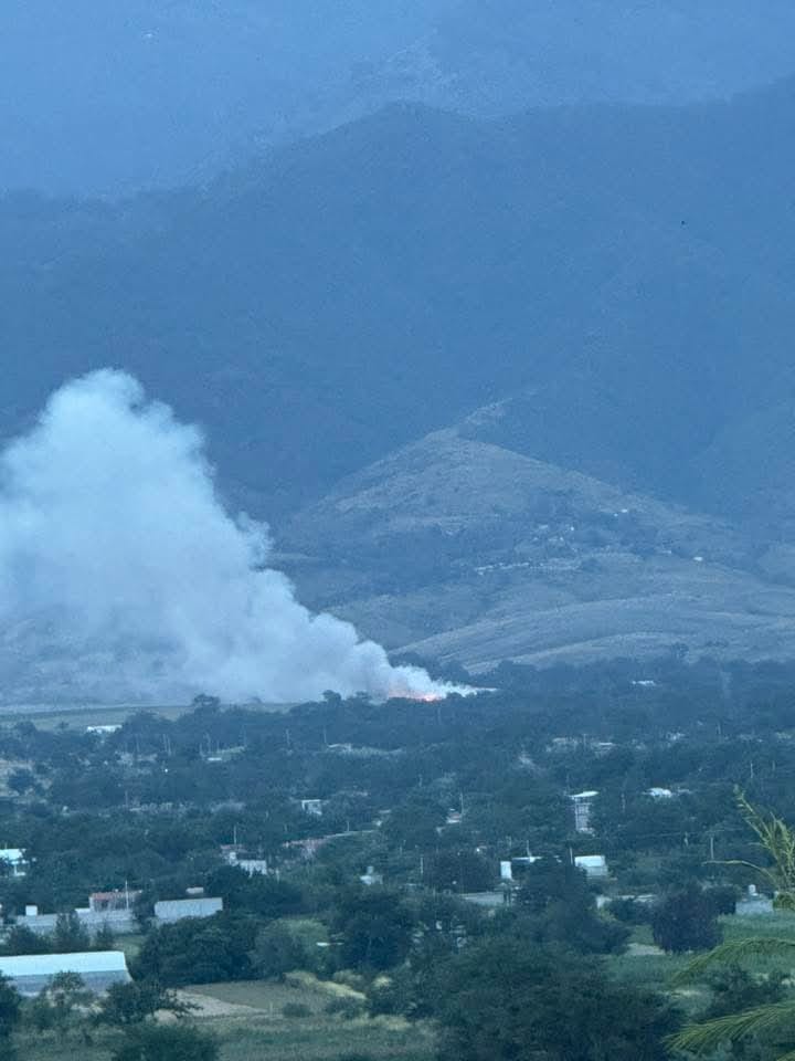 💥Explosión en el Valle de Oaxaca
Vecinos reportaron una fuerte detonación y la caída de un objeto extraño desde el cielo. Hasta ahora no se ha confirmado si fue un meteorito, chatarra espacial… o si nomás andaba aterrizando la “transformación cósmica”. 
<a href="/julioastillero/">Julio Astillero</a>
#Oaxaca