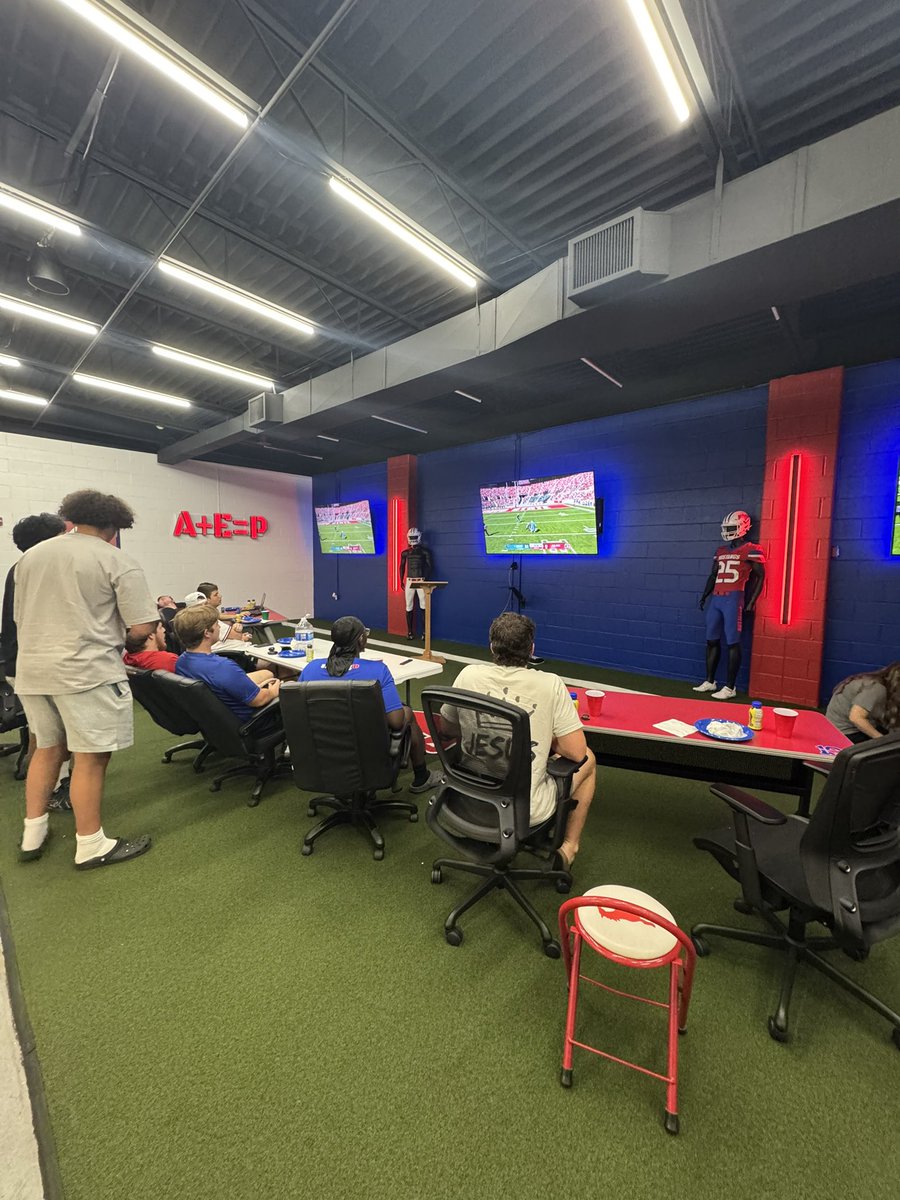 First War Pig dinner of the season! Always good to break bread together. Blessed to be a Stang! 

#Stang106 #MustangID