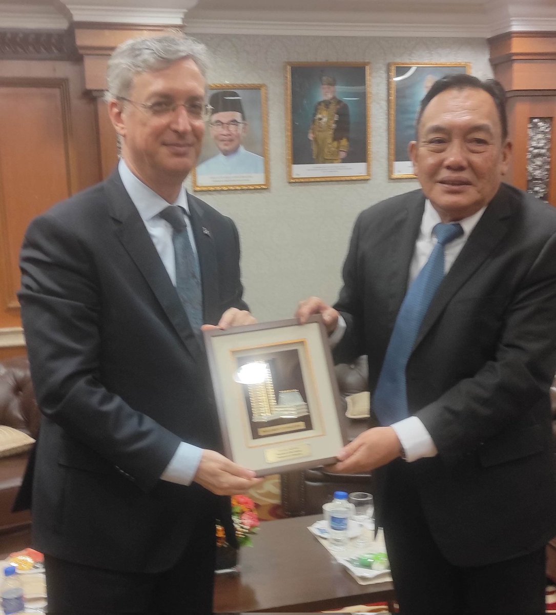 Ambassador Emir S. Yüksel paid a courtesy call to HE Senator Dato Awang Bemee bin Awang Ali Basah, President of the Senate of Malaysia and discussed parliamentary relations between  Türkiye and Malaysia.
🇹🇷🤝🇲🇾