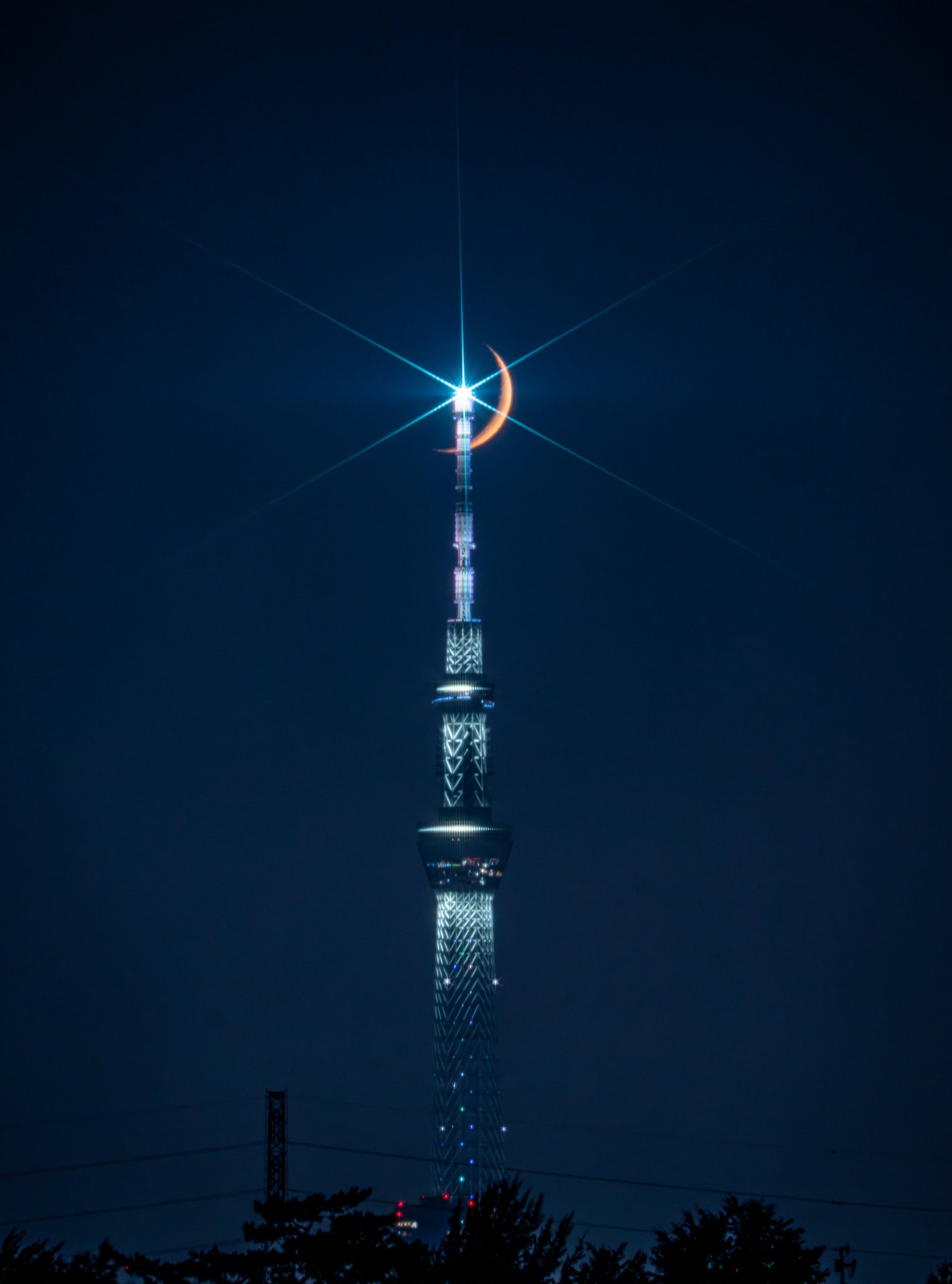 三日月宗近 スカイツリー　セット 完全にセーラームーンの世界」 三日月とスカイツリーが織りなす