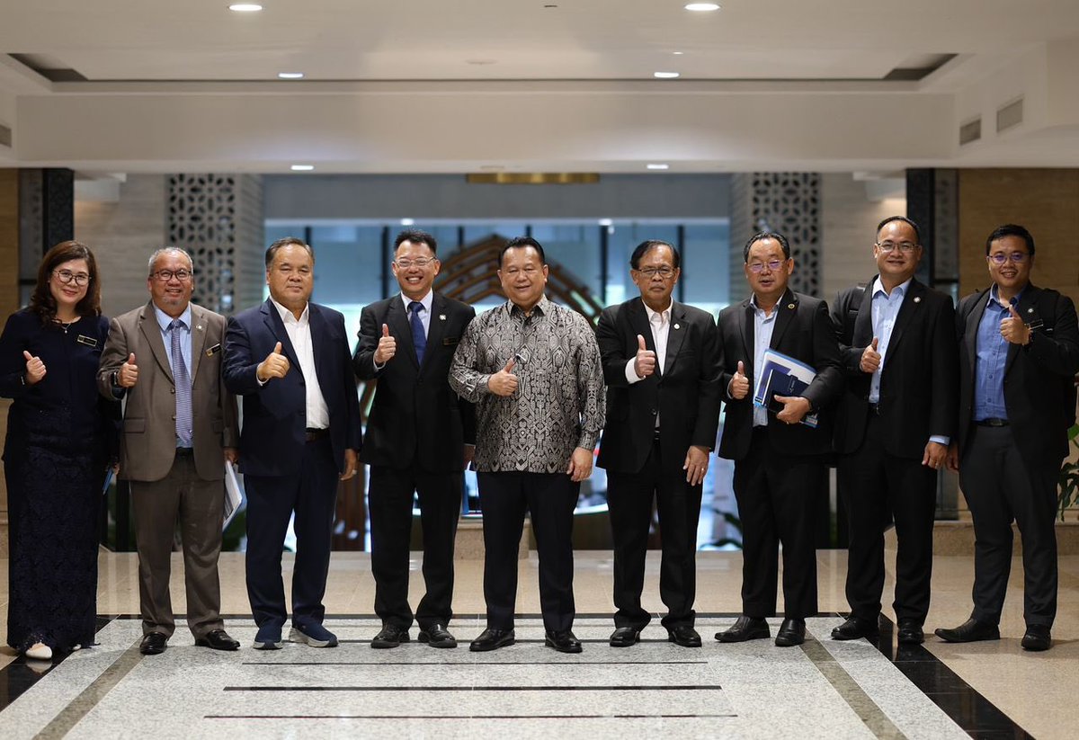 Hari ini, saya menzahirkan rasa gembira dan berpuas hati dengan hasil perbincangan sebagai Persediaan Mesyuarat Jawatankuasa Penyelarasan Pembangunan Sarawak (SDCCM) Bil. 2/2025 - Bahagian Kapit di Bangunan Baitul Makmur II, Kuching.

Sehubungan itu, saya ingin mengucapkan terima