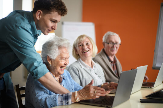 Open House – Digital Skills Support - 10 September

All welcome at a digital support session to help you feel more confident online. One to one advice together with a short presentation on Apps and Messaging.

#nw1 #primrosehill
phca.cc/events/open-ho…
