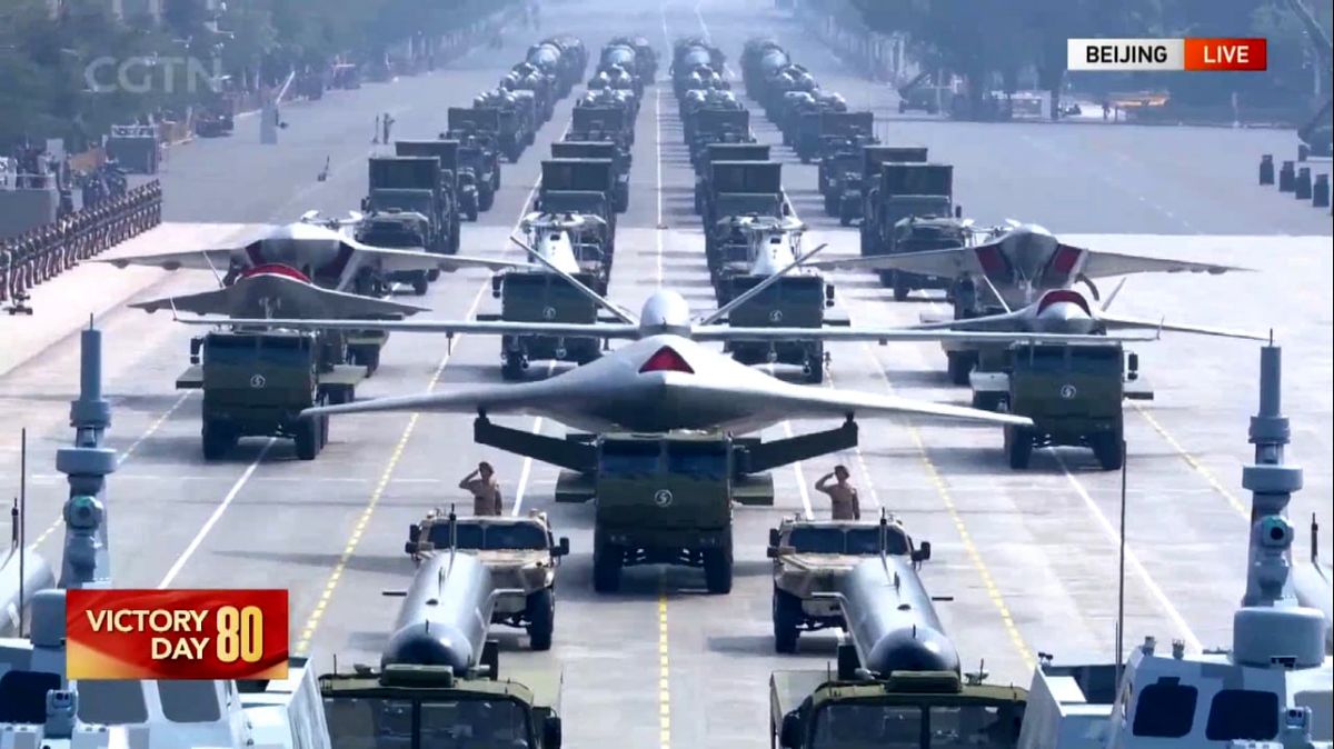 IrclockM's tweet image. رژه چین به قدری تاثیر گذار بود که ترامپ مجبور شد واکنش نشان بدهد و به مردم آمریکا پیام داد که چین نمی‌خواهد به آمریکا حمله کند و تسلیحات نظامی چین برای کشتن سربازان آمریکایی نیست.
این روش صحیح برخورد با یک قلدر است نه اینکه به شما حمله کرده باشند از رئیس جمهور تا رئیس شورای عالی…