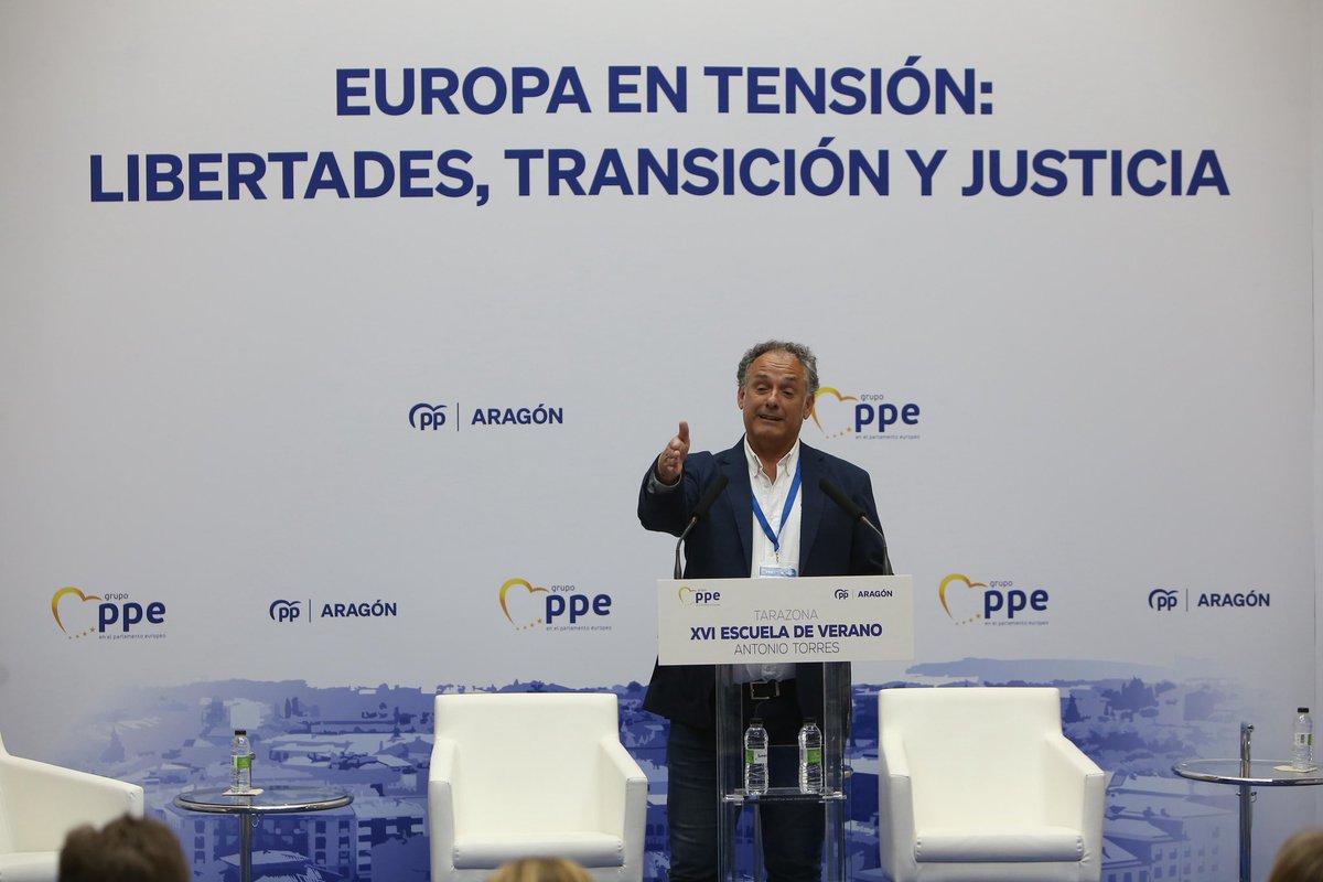 pparagon's tweet photo. 🔵🇪🇺 Arranca la XVI Escuela de Verano 'Antonio Torres' en Tarazona, con su alcalde, Tono Jaray, el presidente del @PPdeZaragoza, @Ramon_Celma  y la vicesecretaria nacional de Coordinación Sectorial del @ppopular, @ALMA_EZCURRA

⏺️ En directo aquí: https://t.co/3ONt4zVW2C https://t.co/tJqwR5FWzY