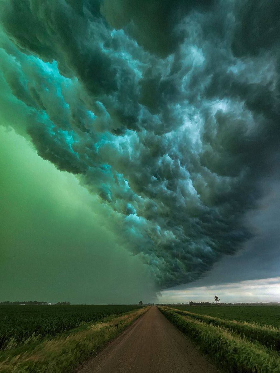 Oraclethe_Q's tweet image. =THE STORM IS UPON US

=GET READY 

=THE WORLD IS ABOUT TO 

=CHANGE

=GO QUANTUM

+++++++++++++++++++++++++

_🇺🇸❤️