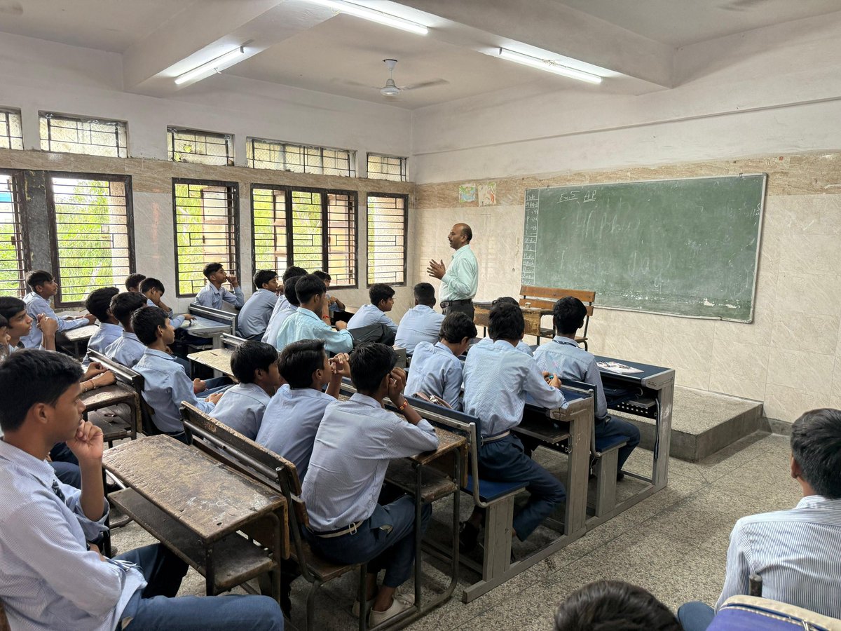 GovtColony's tweet photo. Vidyanjali Activity for month of SEP 2025 ->>
TOPIC :Subject assistance
Volunteer: Sh. Rajbir Maheshwari
#vidhyanjaliutsavdelhi #5yearsofnep2020
#abss2025 #NEP2020 #joinVidyanjali
#SmargaShikshaDelhi @vidyanjali_edu @Vidhyanjali @PMOIndia https://t.co/gVtF9i4RYe