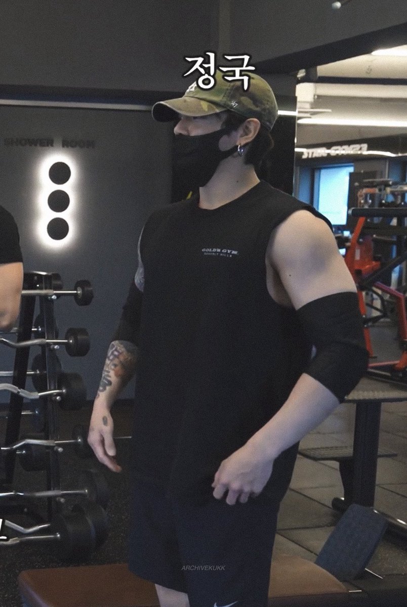 JUNGKOOK SO BUFF🫠