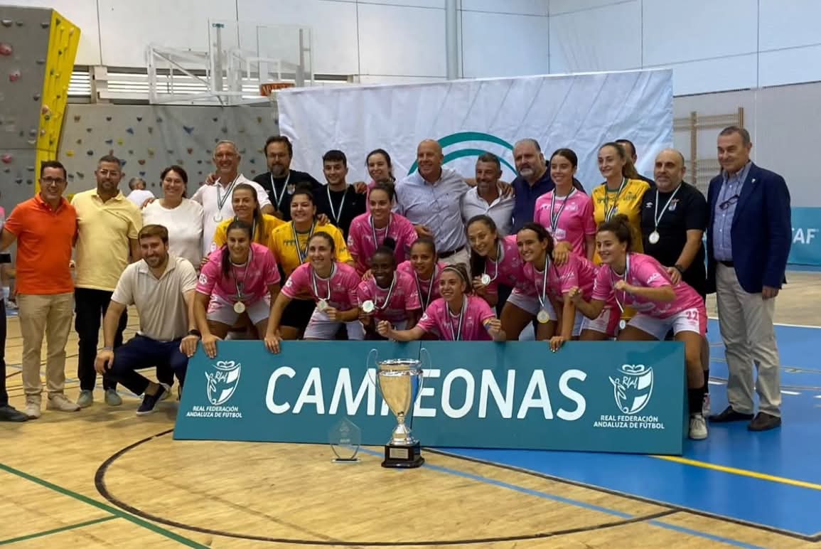 ¡Enhorabuena!

Elena Aragón se proclamó campeona de la Copa Andalucía de fútbol sala, con su reciente equipo, el Club Guadalcacín Fútbol Sala.

La chiclanera marcó el primer tanto de la final frente a Nueces de Ronda Atlético Torcal.
<a href="/Elenaaragon10/">Elena Aragon</a>