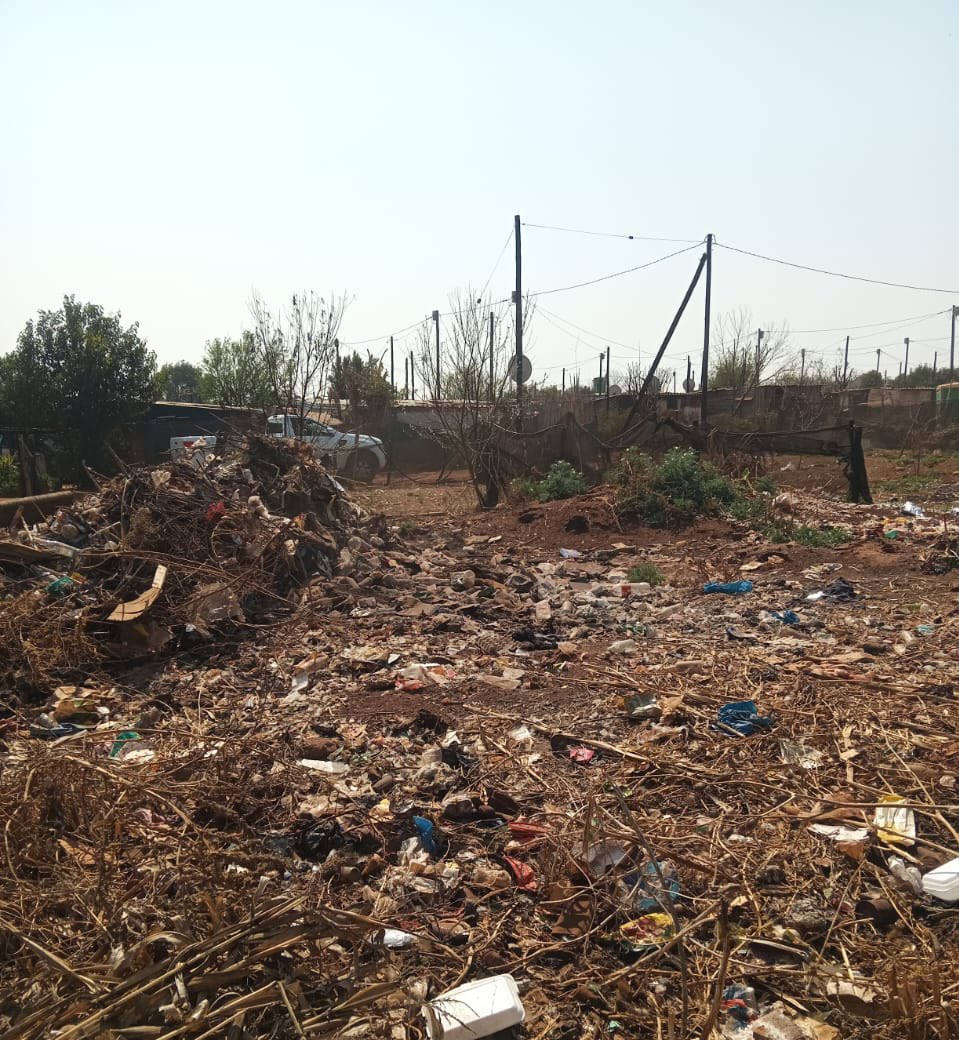 Day 4 of the Gauteng Beautification &amp; Greening Programme!
Today, teams are hard at work in Maropeng (Kromdraai informal settlement, Mogale City) and across Soshanguve, Kgeila Borokgu &amp; Marry Me in Tshwane. 

#BontleKeBotho #GautengforG20 #GrowingGautengTogether