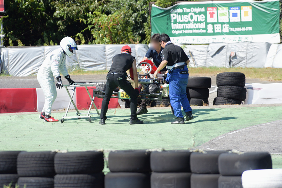 m_tsutsui5's tweet image. ヤマハダンロップ石野スポーツカートenjoy耐久 3時間耐久レースより-17        
 #石野サーキット
マシン・トラブル発生！