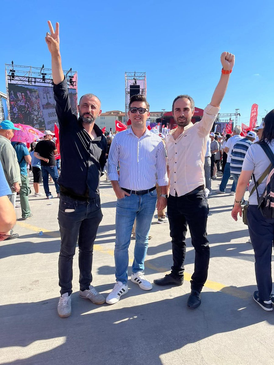Kazanacağız mutlaka kazanacağız 
<a href="/OInaltay/">Özgün İNALTAY</a> Yavuz Eren