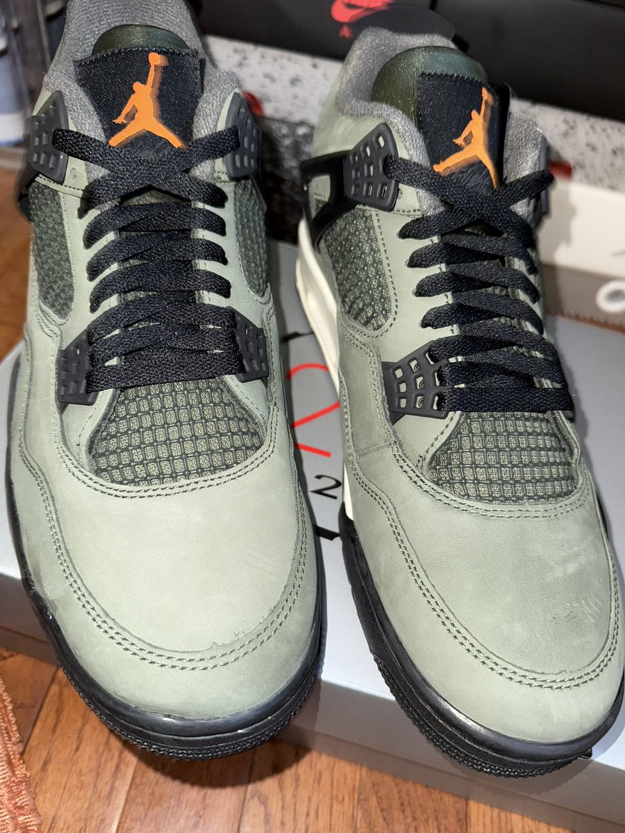 moe1191's tweet photo. @ANNAV7777 @snkr_twitr Quality sucks on them though 💀 https://t.co/EO8TDQBZjC