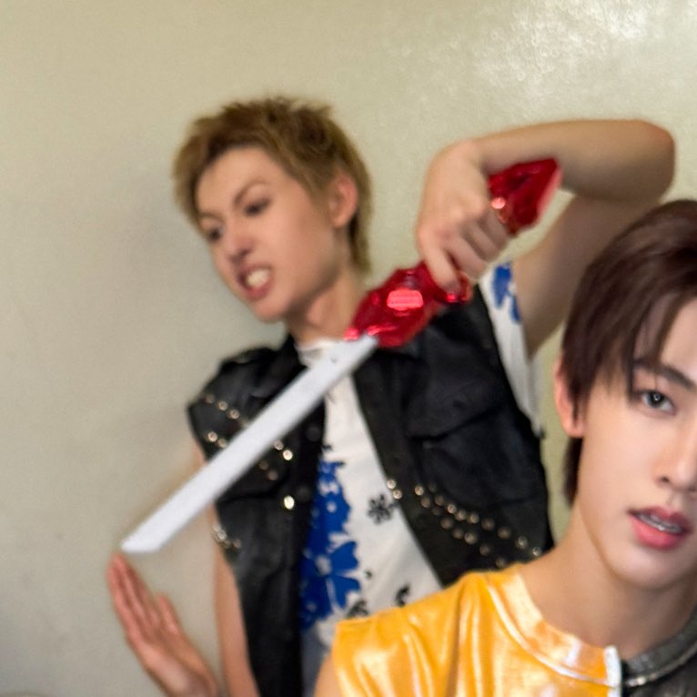 엔시티위시 사쿠야 선물 받은 코르티스 마틴 | 인스티즈