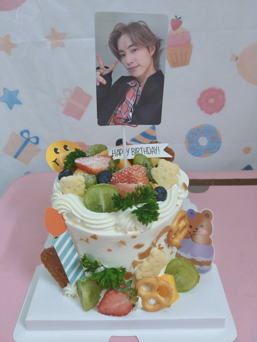 Jina96824's tweet photo. @marktuan Happy Birthday To Mark🎂数了数，今年是我第十次给你写生日㊗️福😍我们的生日很接近，每次我过完生日又开始庆祝你的生日🎉爱着爱着就永远，这一爱就十年了，这个月你给我带来了小幸运，希望你也可以拥有小幸运😇 #MarkTuan #Mark #마크 #段宜恩 #MARKTUAN_BDAY2025 https://t.co/LpQXKgr5vM