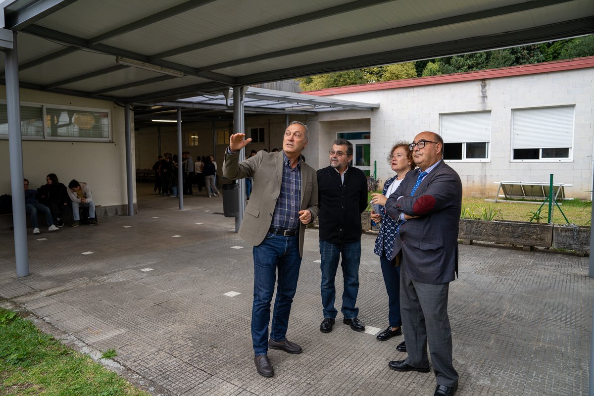 📍#HxHBaixoMiño 

📻105.1 FM🖥️ serbaixomino.com 

🎤 Empezamos con una entrevista al jefe territorial de <a href="/EduXunta/">EduXunta</a>, César Pérez Ares, con el que repasamos la actualidad de los centros educativos de la comarca