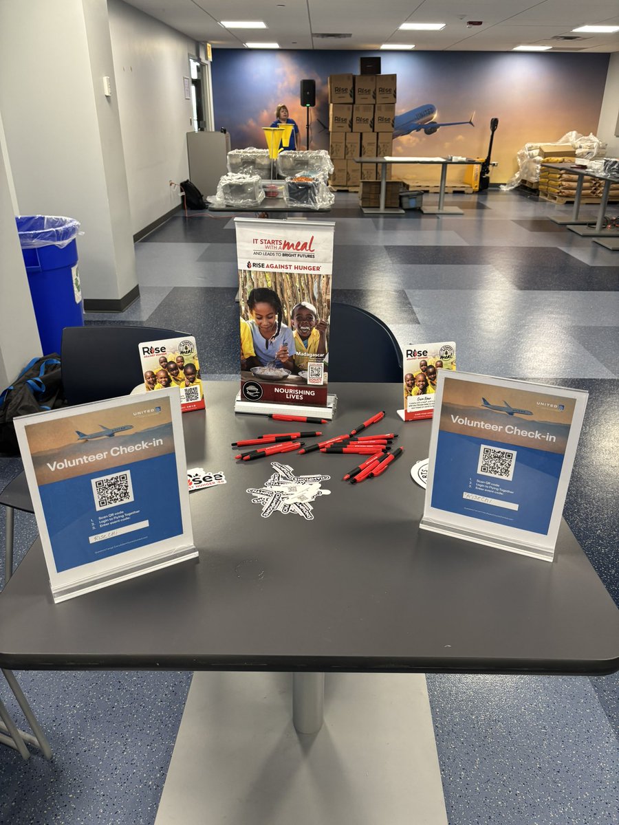 Legendarydoll2's tweet photo. At United, service goes beyond the skies. I had the privilege of joining VP Brayan Stoller and our team at partner with @RAH_Hunger -we packed meals that will make a meaningful impact in communities around the world.! #unitedairline #riseagainsthunger #goodleadstheway https://t.co/6b6JTcyztg