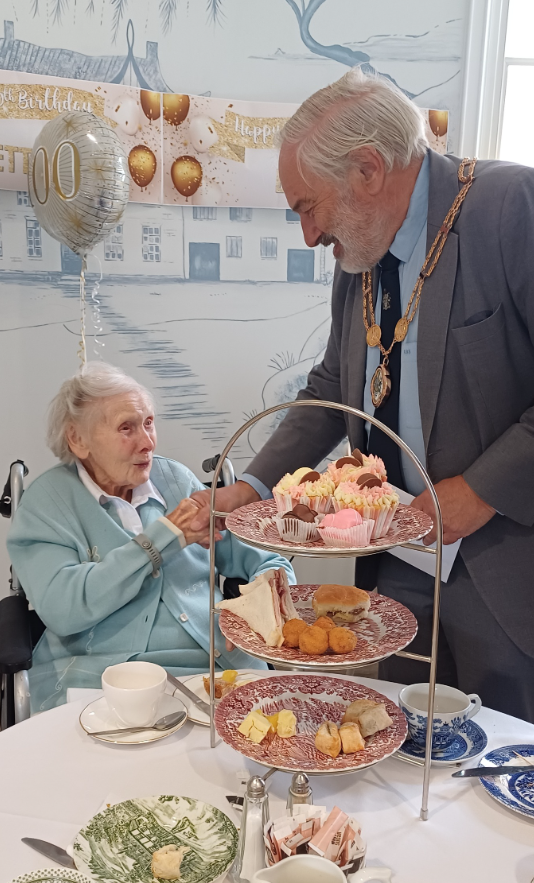 We are grateful to Lord Mayor Robert Bettley-Smith Newcastle-under-Lyme Borough Council for choosing Belong Newcastle-under-Lyme as one of his charity beneficiaries for the year. 🌟 🙏

He has already become a familiar face, popping in to chat + take part in our community events.