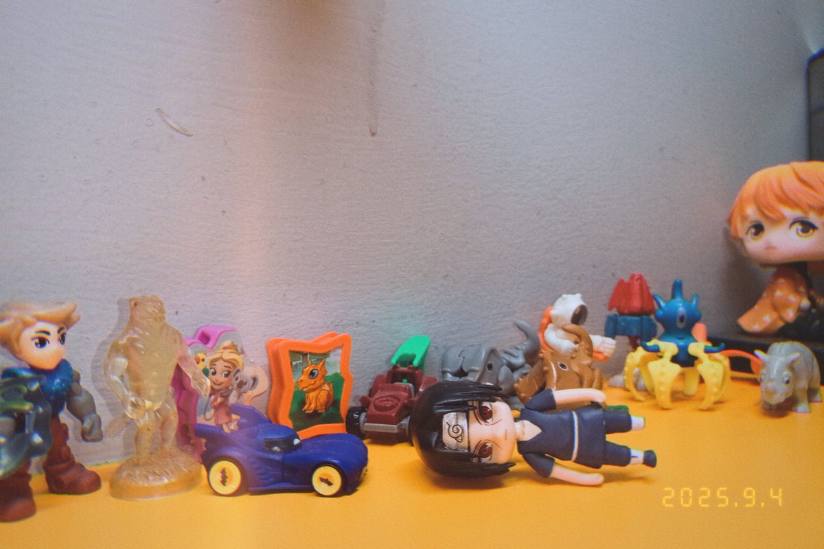 mbbairagii's tweet image. everyone&apos;s standing strong except Sasuke 💀